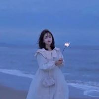 蓝色衣服的女生头像-蓝天女生头像
