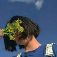 蓝色衣服的女生头像-蓝天女生头像