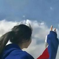 蓝色衣服的女生头像-蓝天女生头像