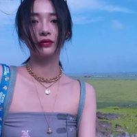 蓝色衣服的女生头像-蓝天女生头像