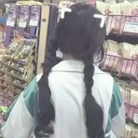 辫子女孩头像背影 辫子女孩头像卡通图片