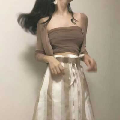 森系不露脸的头像女生_唯美复古森系女生头像不露脸