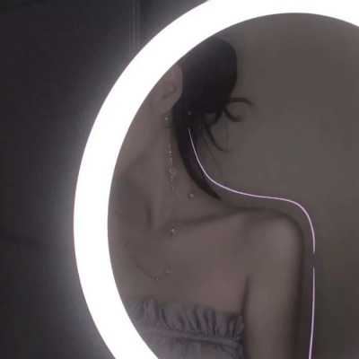 女头部位不露脸头像_女生头像上半身不露脸