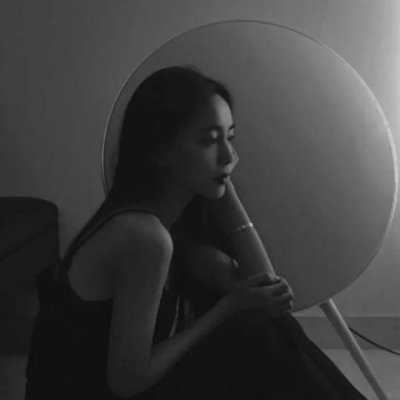 失恋的动漫头像女生伤心黑白（黑白色头像女生伤感）