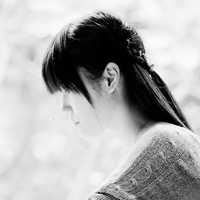伤感头像女黑白图片 好看的头像图片女生背影伤感黑白