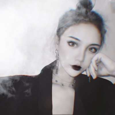 黑白头像女生冷酷霸气高雅（黑白个性头像女生气质高冷）
