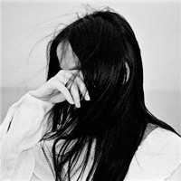 伤感头像黑白女生痛哭|头像女伤感想哭的感觉黑白