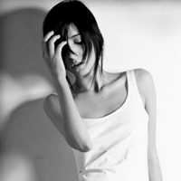 伤感头像女黑白图片 好看的头像图片女生背影伤感黑白