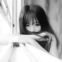 伤感头像女黑白图片 好看的头像图片女生背影伤感黑白