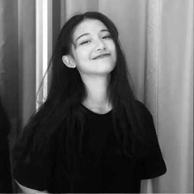 失恋的动漫头像女生伤心黑白（黑白色头像女生伤感）