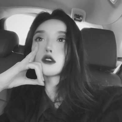 黑白头像女生冷酷霸气高雅（黑白个性头像女生气质高冷）