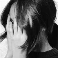 伤感头像黑白女生痛哭|头像女伤感想哭的感觉黑白