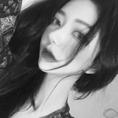 黑白头像女生冷酷霸气高雅（黑白个性头像女生气质高冷）