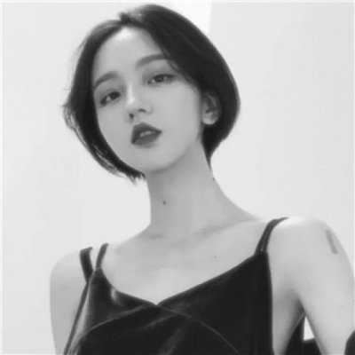 失恋的动漫头像女生伤心黑白（黑白色头像女生伤感）