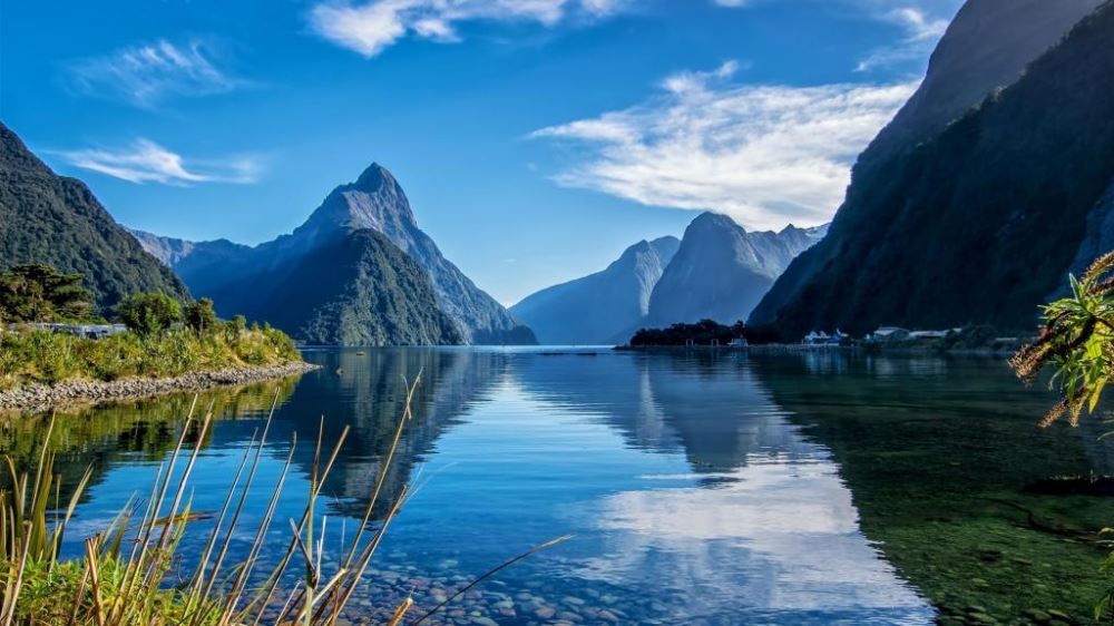 唯美的湖边风景壁纸图片