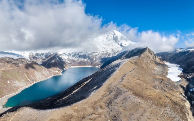 高原雪山风光桌面壁纸图片