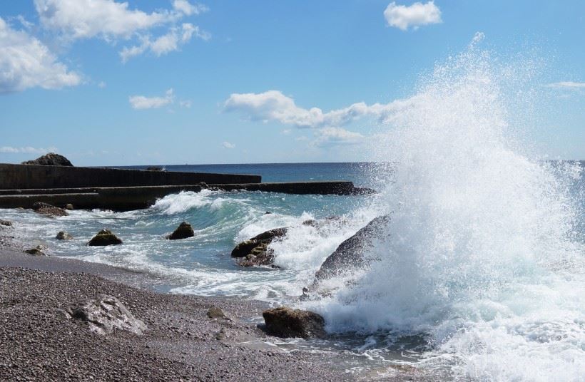 雪白的浪花风景壁纸图片