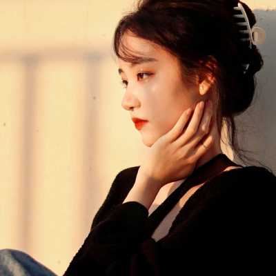 暖色调的治愈系头像女_暖色治愈唯美头像