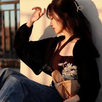 暖色调的治愈系头像女_暖色治愈唯美头像