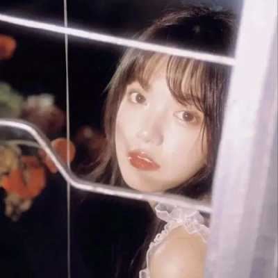 很有气质的女生头像复古风-唯美复古女生头像