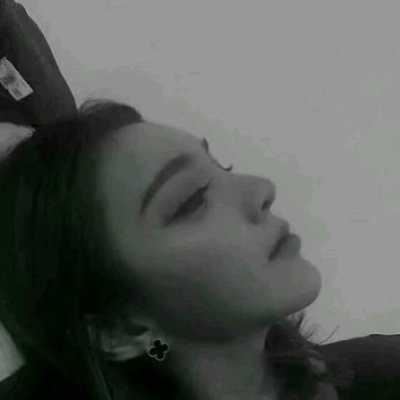 超好看的女生黑白头像（美女黑白照片背景好看的头像）