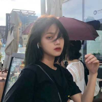 图片酷酷的女生头像（很酷的女生头像）