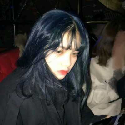 图片酷酷的女生头像（很酷的女生头像）