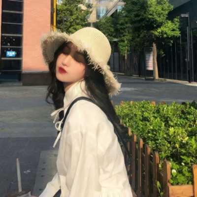 戴帽子的女生头像_戴帽子的女生头像卡通