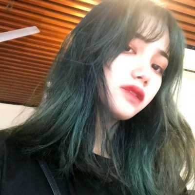 图片酷酷的女生头像（很酷的女生头像）