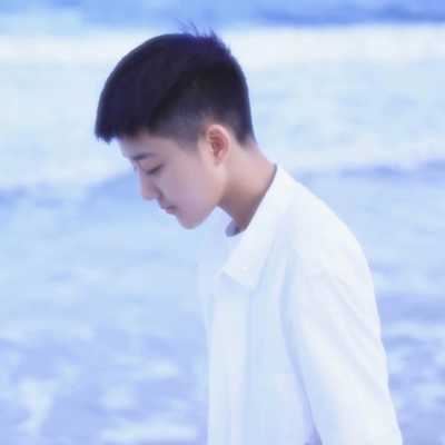 情侣头像一男一女白色背景图片（白色系列情侣头像）