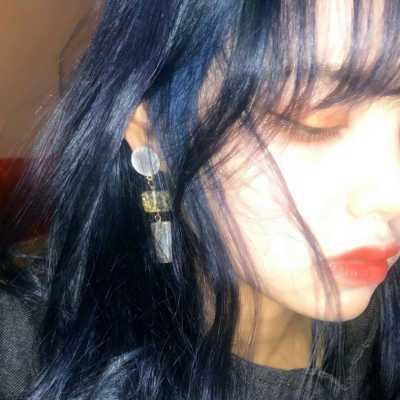 图片酷酷的女生头像（很酷的女生头像）
