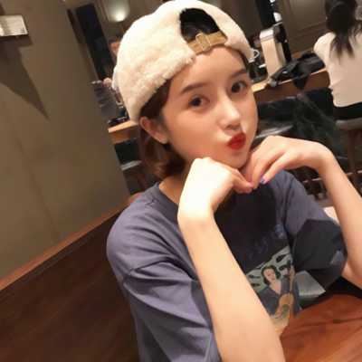戴帽子的女生头像_戴帽子的女生头像卡通