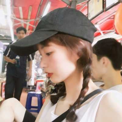 戴帽子的女生头像_戴帽子的女生头像卡通