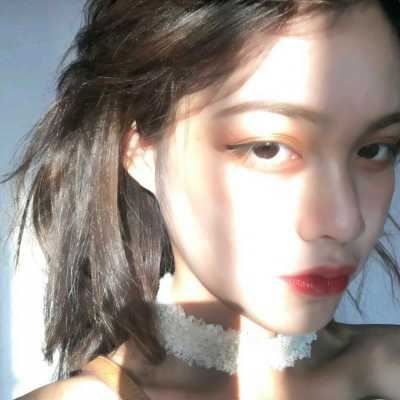 图片酷酷的女生头像（很酷的女生头像）