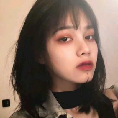 图片酷酷的女生头像（很酷的女生头像）