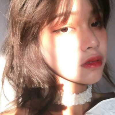 图片酷酷的女生头像（很酷的女生头像）