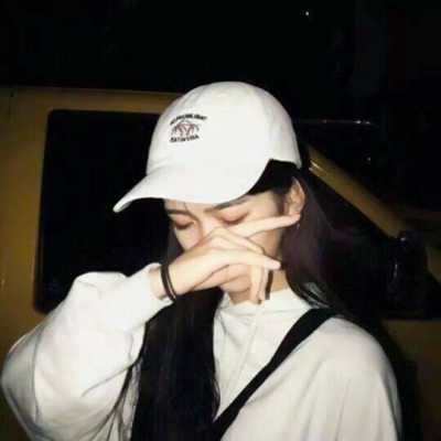 戴帽子的女生头像_戴帽子的女生头像卡通