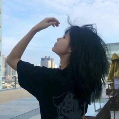图片酷酷的女生头像（很酷的女生头像）