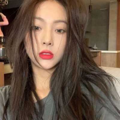 微信头像图片女唯美新款（微信头像图片最新款女）