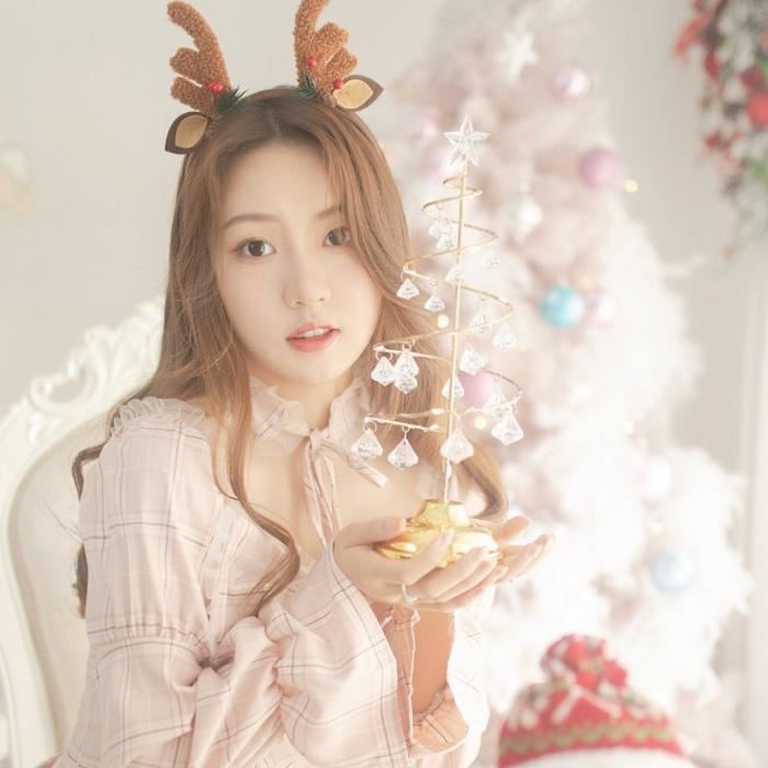 白色系美女头像图片|圣诞节美女头像
