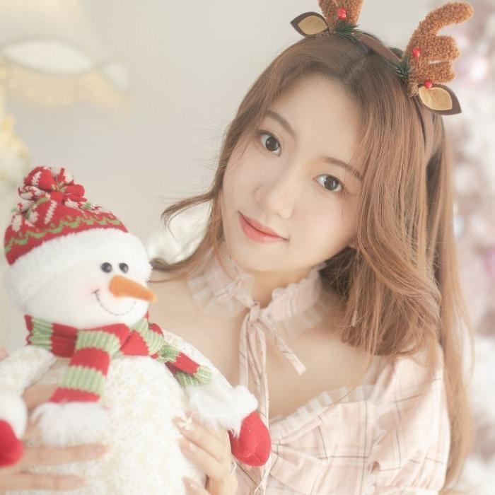 白色系美女头像图片|圣诞节美女头像