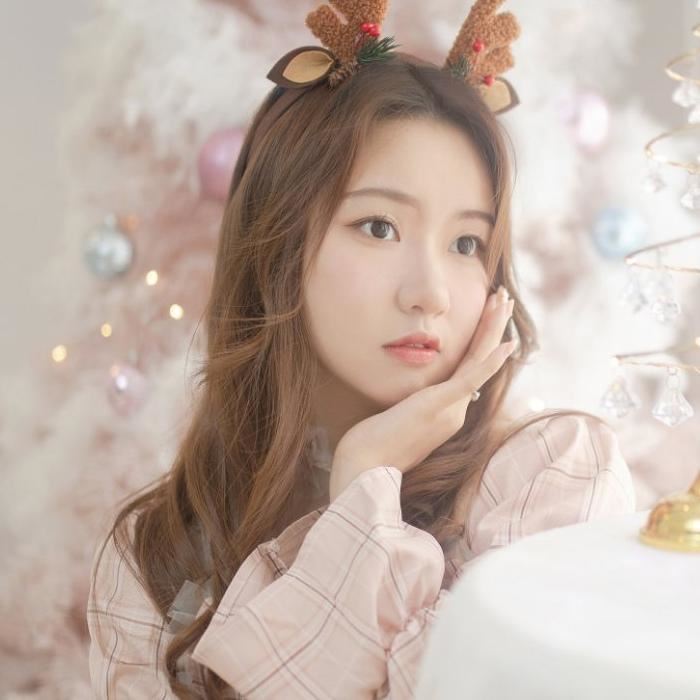 白色系美女头像图片|圣诞节美女头像