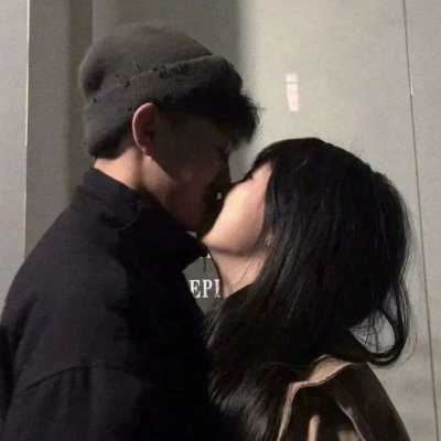 不露脸半身控情侣头像牵手 情侣头像不露头半身