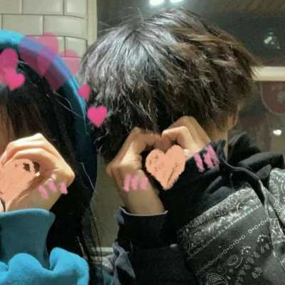 情侣头像真人一人一半可爱恩爱（超萌情侣头像可爱一对真人）