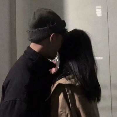 不露脸半身控情侣头像牵手 情侣头像不露头半身