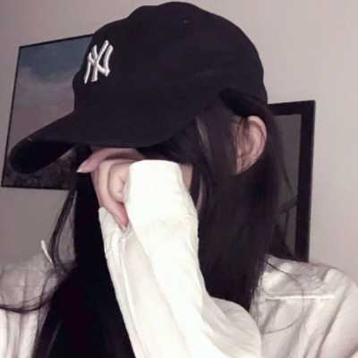 戴帽子的女生头像-戴帽子的女生头像卡通
