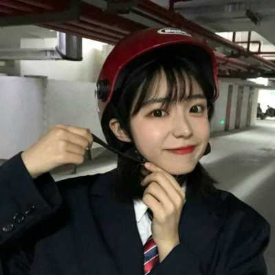 戴帽子的女生头像-戴帽子的女生头像卡通