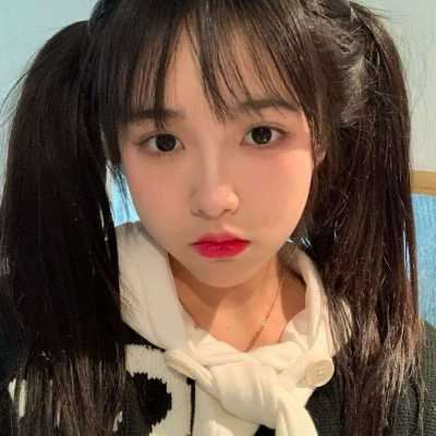 ins风女生头像个性-好看的ins风头像