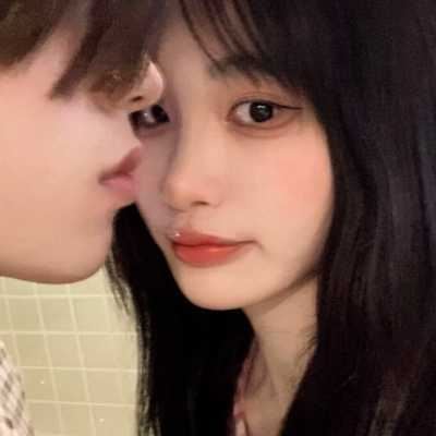 2022年最火爆的情侣头像真人|2022适合的头像