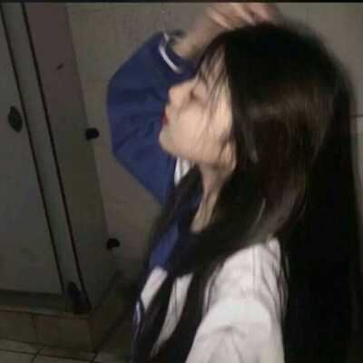 伤感头像女黑白暗系（暗色系图片女生头像高清）